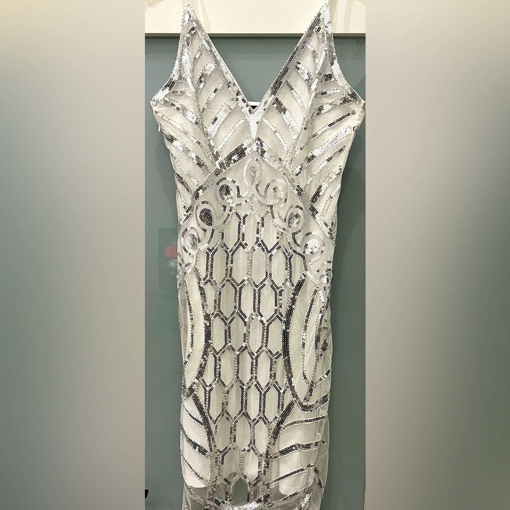 METME White and Silver Sequin Dress Size Medium